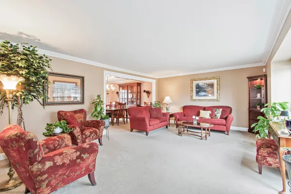 $734,900 | 913 Warwick Lane, Libertyville, IL 60048