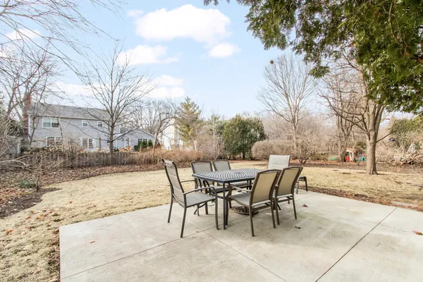 $734,900 | 913 Warwick Lane, Libertyville, IL 60048