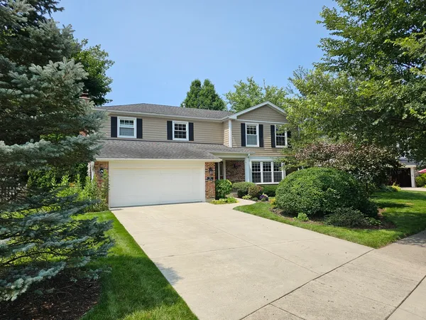 $734,900 | 913 Warwick Lane, Libertyville, IL 60048