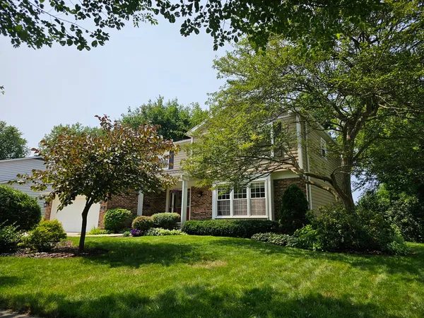 $734,900 | 913 Warwick Lane, Libertyville, IL 60048