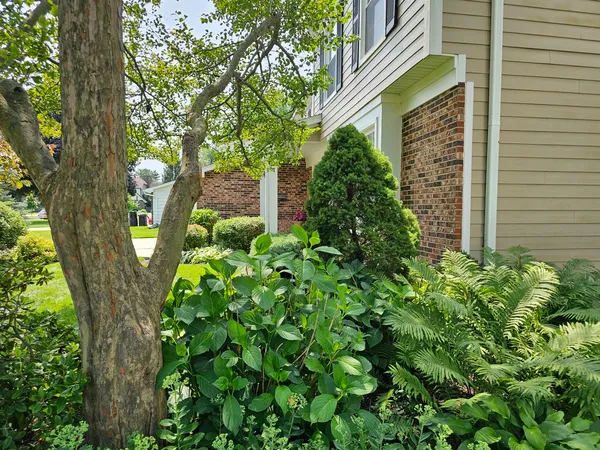 $734,900 | 913 Warwick Lane, Libertyville, IL 60048