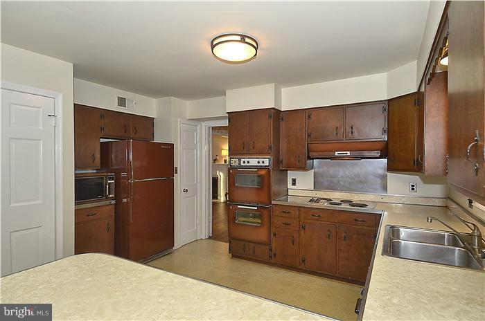 7700 Groton Road Bethesda, MD 20817 - Photo 13 of 30 a kitchen with stainless steel appliances granite countertop a refrigerator stove and oven