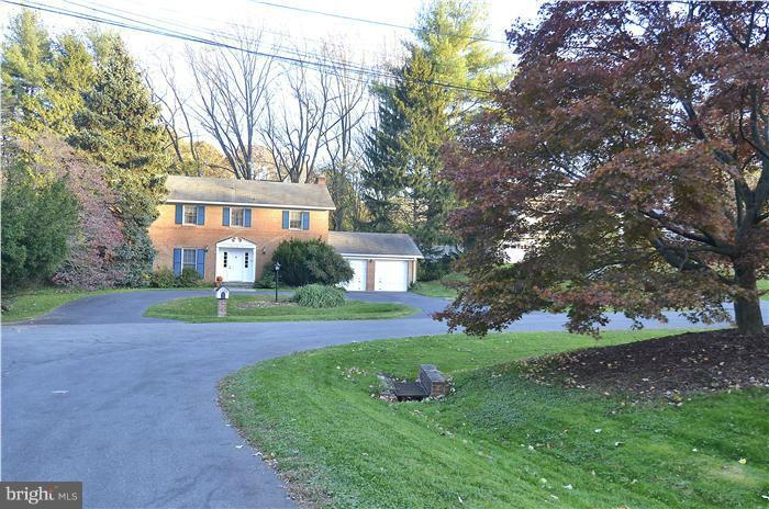 7700 Groton Road Bethesda, MD 20817 - Photo 25 of 30 front view of a house with a yard