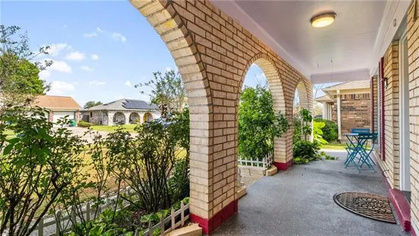 $300,000 | 2103 La Quinta Via, Harvey, LA 70058
