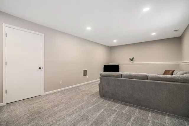 $385,000 | 7368 21st Avenue, Jenison, MI 49428