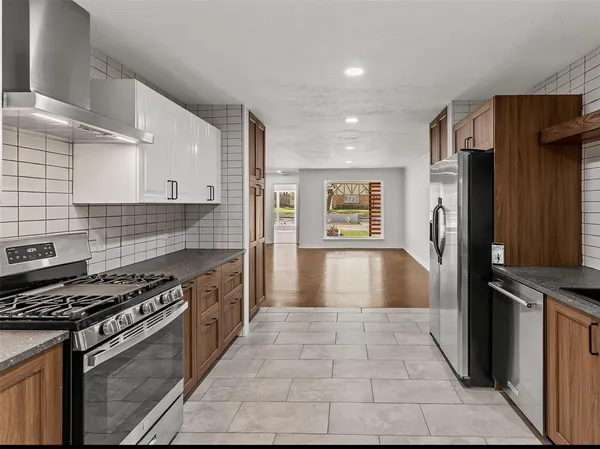 $2,900 | 7607 Meadow Oaks Drive, Dallas, TX 75230