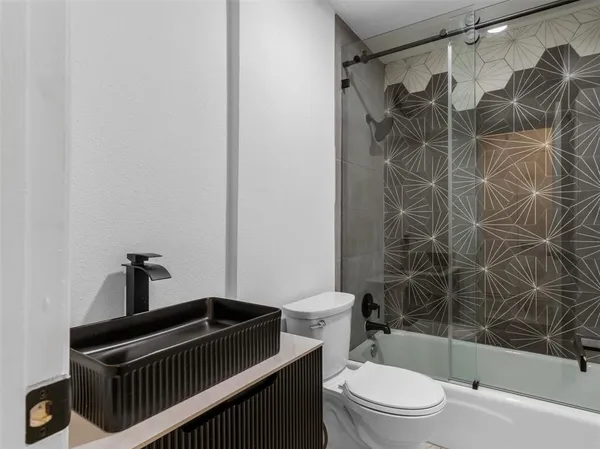 $2,900 | 7607 Meadow Oaks Drive, Dallas, TX 75230