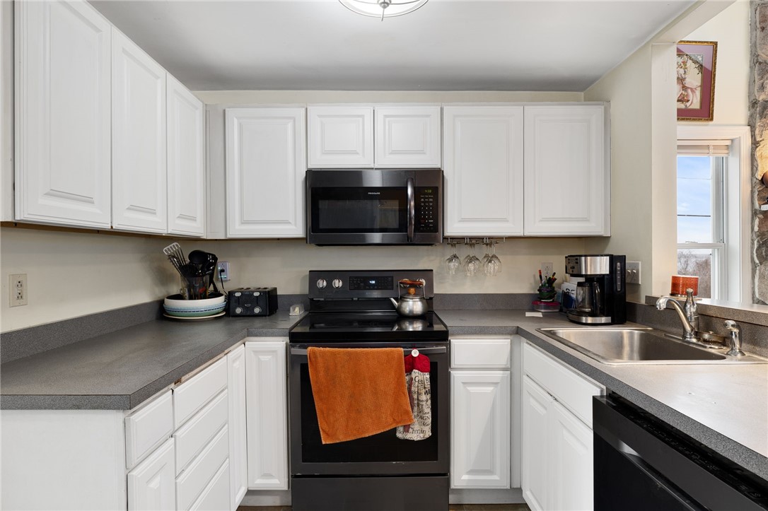 26 Pier Road Portsmouth, RI 02872 - Photo 15 of 30