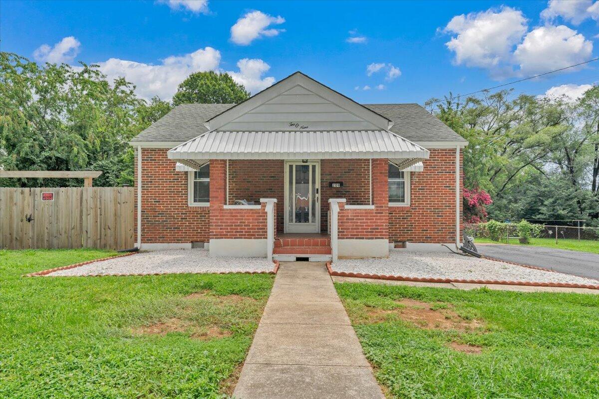 209 Liberty Road Northeast Roanoke, VA 24012 - Photo 1 of 33 01-MIB02308-R5