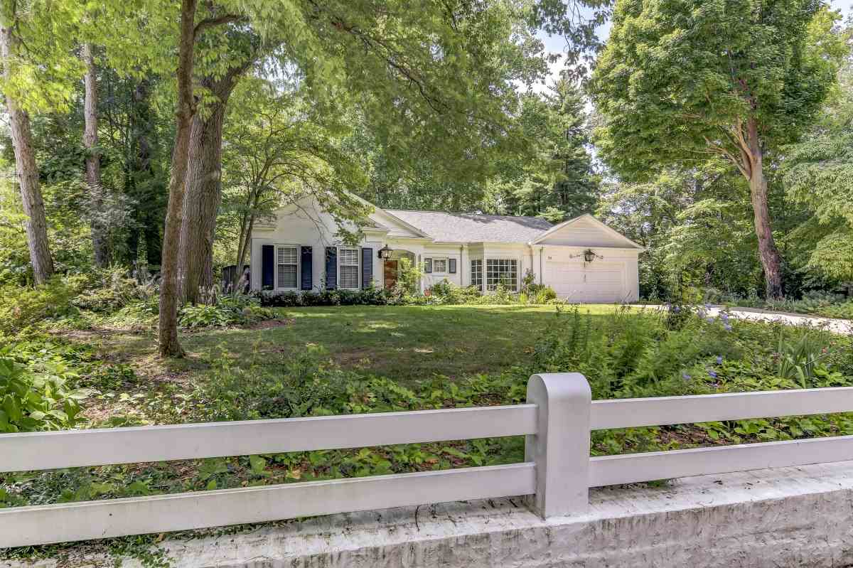 39 Wildwood Road Springfield, IL 62704 - Photo 1 of 35