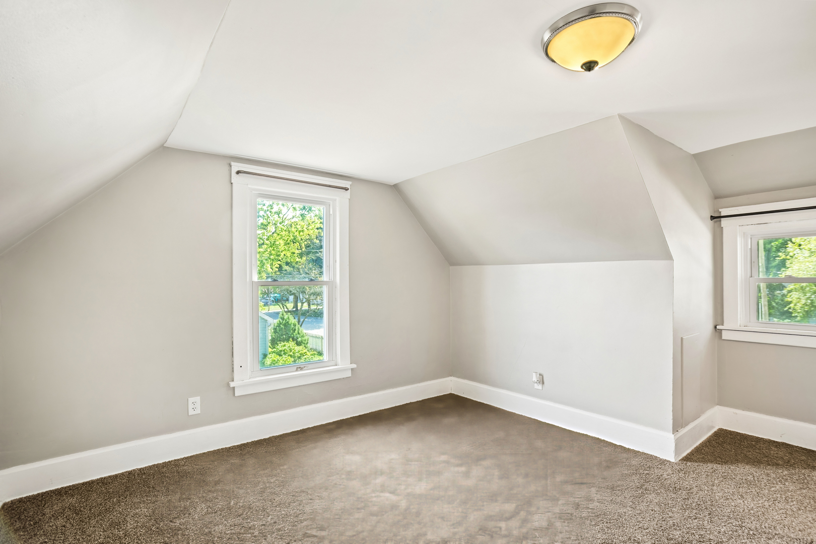 702 North Walnut Street Normal, IL 61761 - Photo 29 of 45 an empty room with windows and mirror