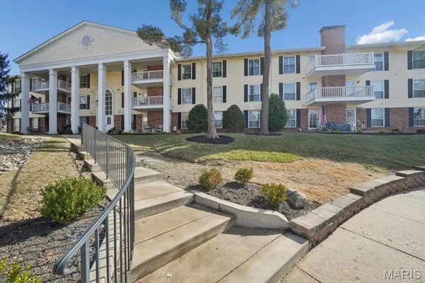 $215,000 | 1530 Bedford Forge Court, Unit 3, Chesterfield, MO 63017