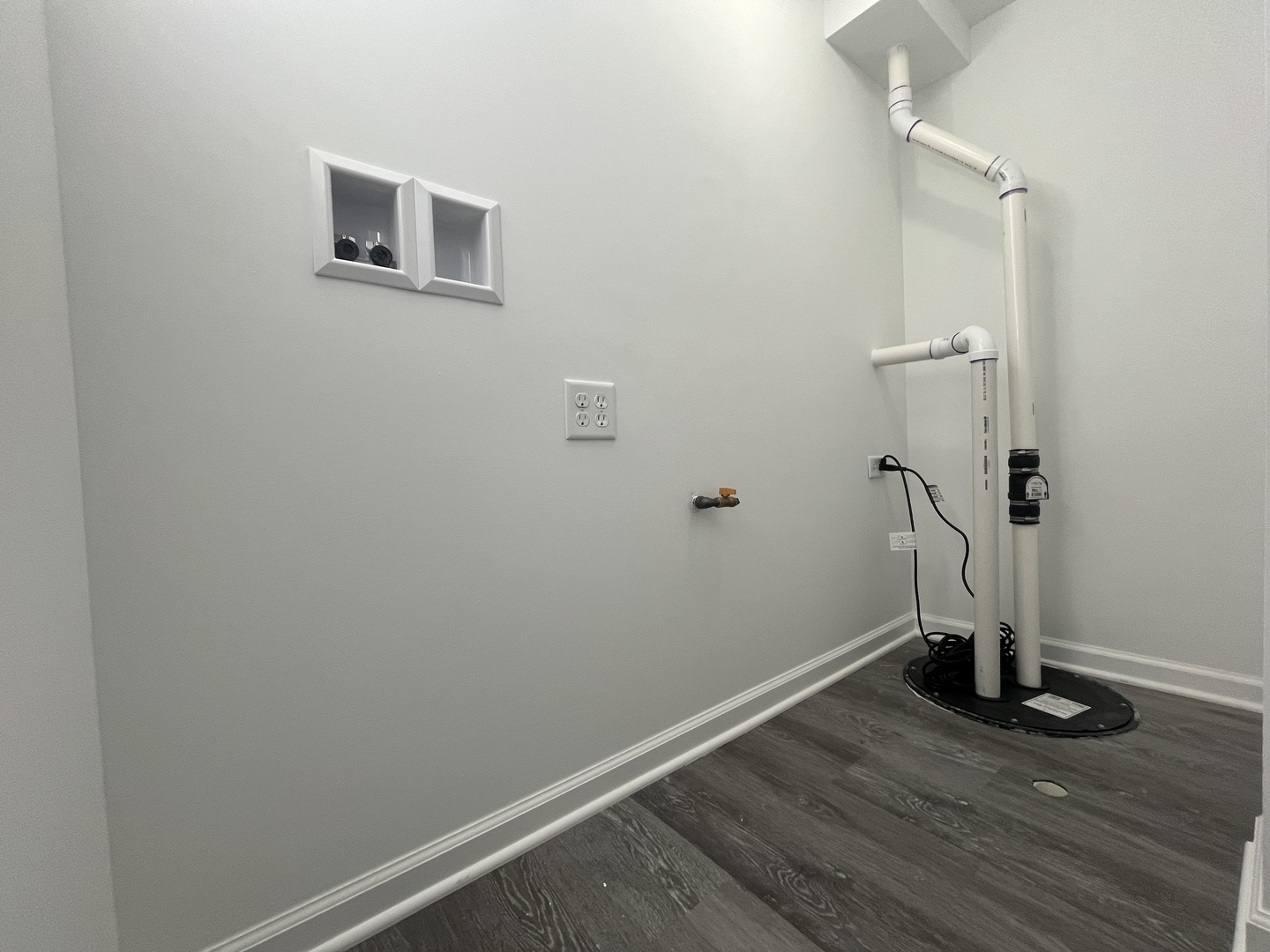 701 Lundy Street Streator, IL 61364 - Photo 16 of 21 a view of small space with wooden floor