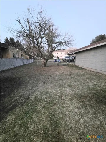 a view of a yard with a tree