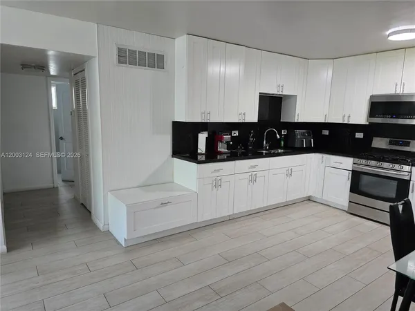 $2,300 | 465 South Royal Poinciana Boulevard, Unit 10B, Miami Springs, FL 33166