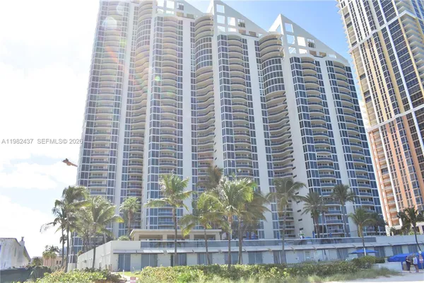 $6,000 | 17555 Collins Avenue, Unit 406, Sunny Isles Beach, FL 33160