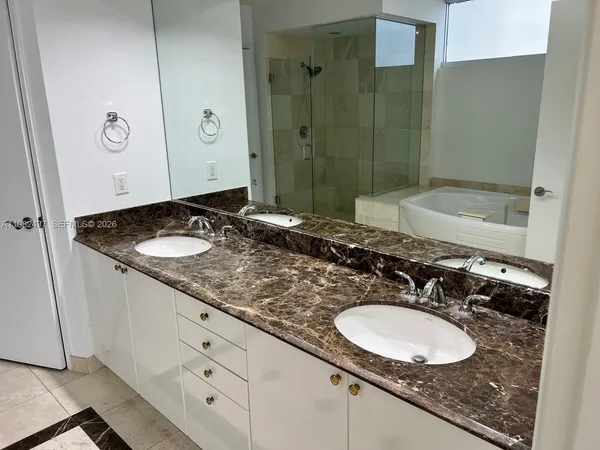 $6,000 | 17555 Collins Avenue, Unit 406, Sunny Isles Beach, FL 33160