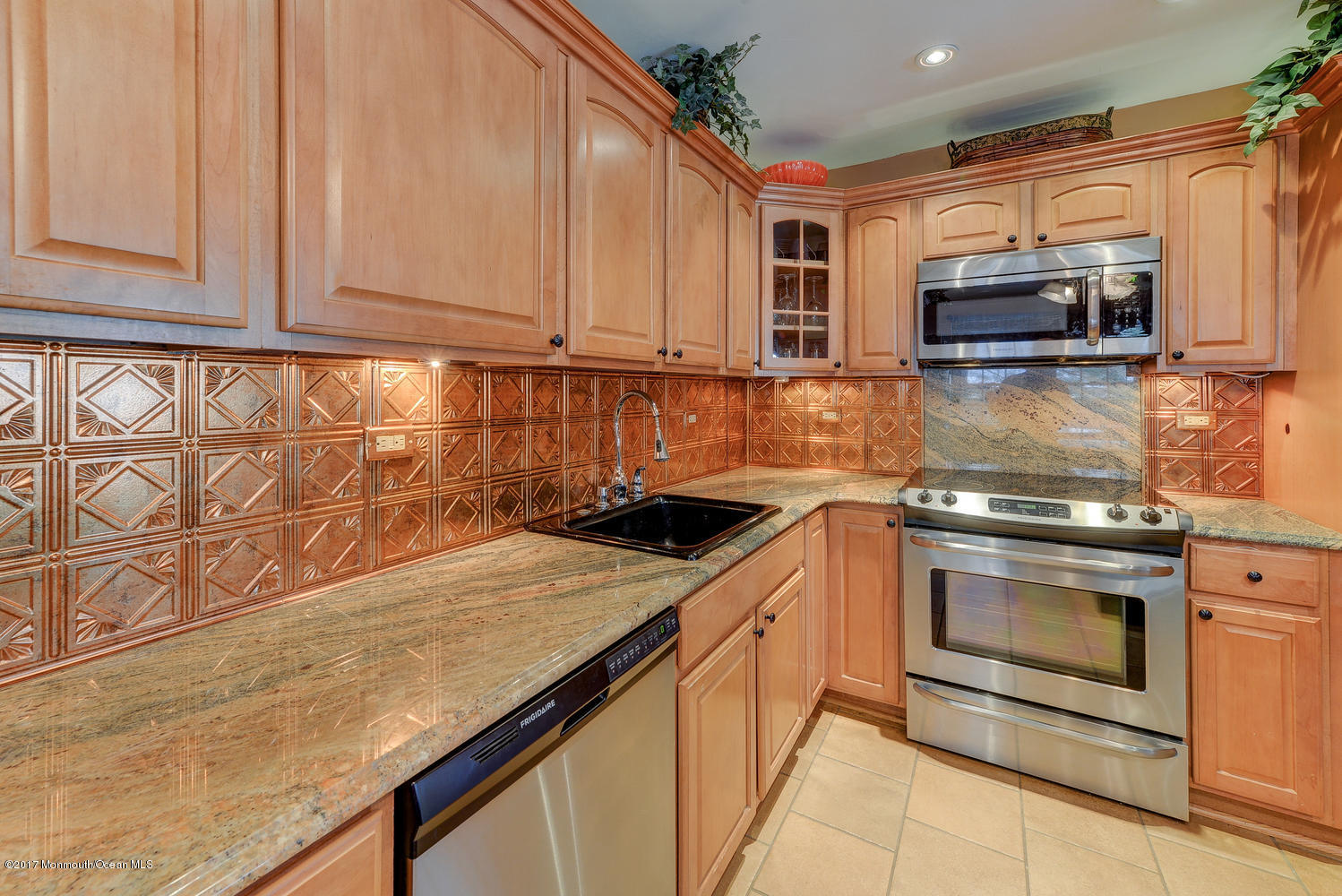 51 Carol Road Middletown, NJ 07748 - Photo 6 of 33 51 Carol Rd Middletown NJ-large-008-9-Ki