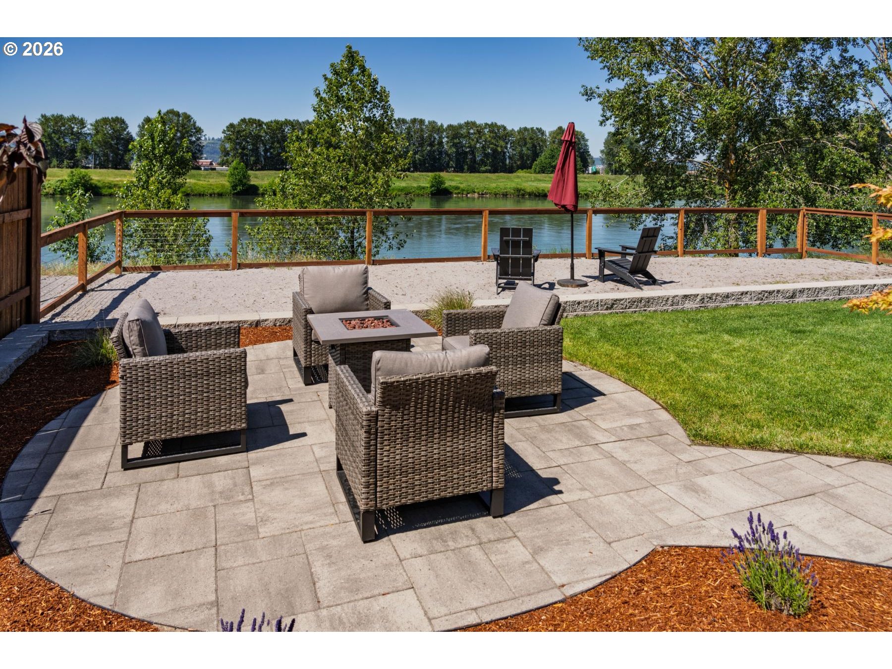 2072 South River Road Kelso, WA 98626 - Photo 18 of 20 swimming pool view with a seating space