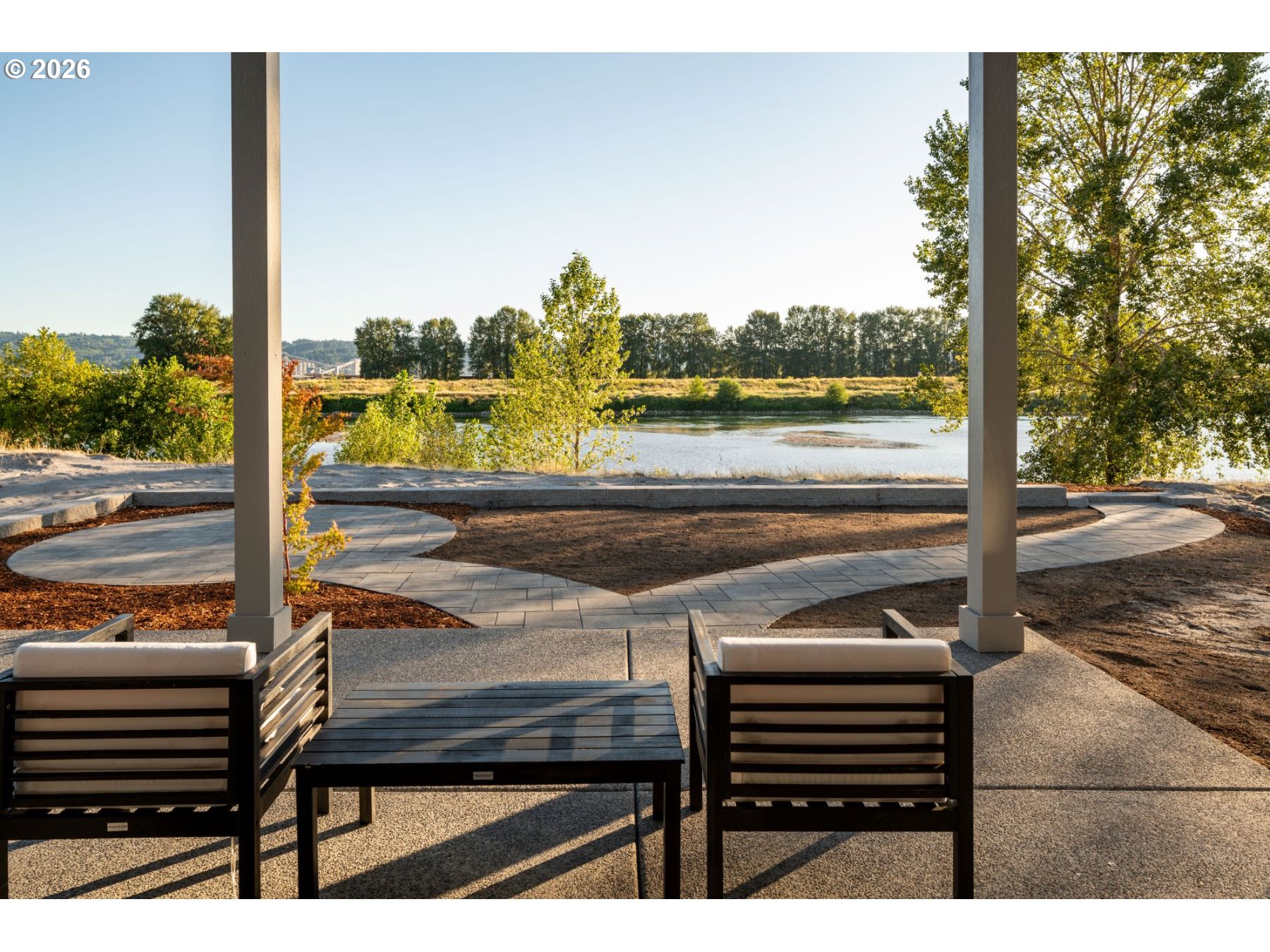 2072 South River Road Kelso, WA 98626 - Photo 3 of 20 a view of a outdoor seating