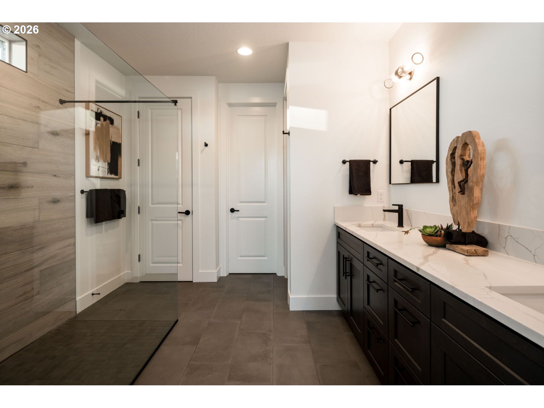 2072 South River Road Kelso, WA 98626 - Photo 6 of 20 a bathroom with a sink and a mirror