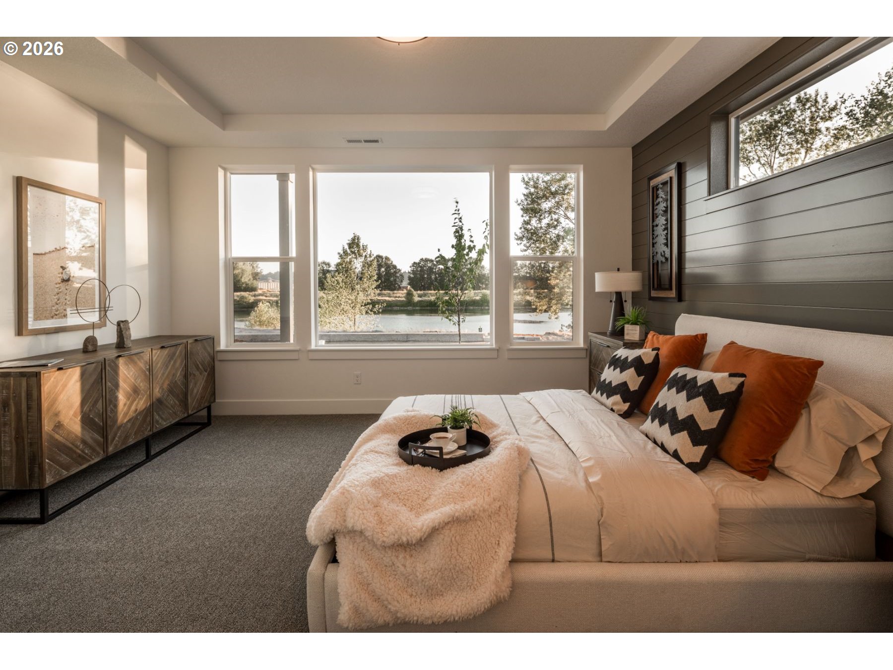 2072 South River Road Kelso, WA 98626 - Photo 8 of 20 a bedroom with a bed and a large window