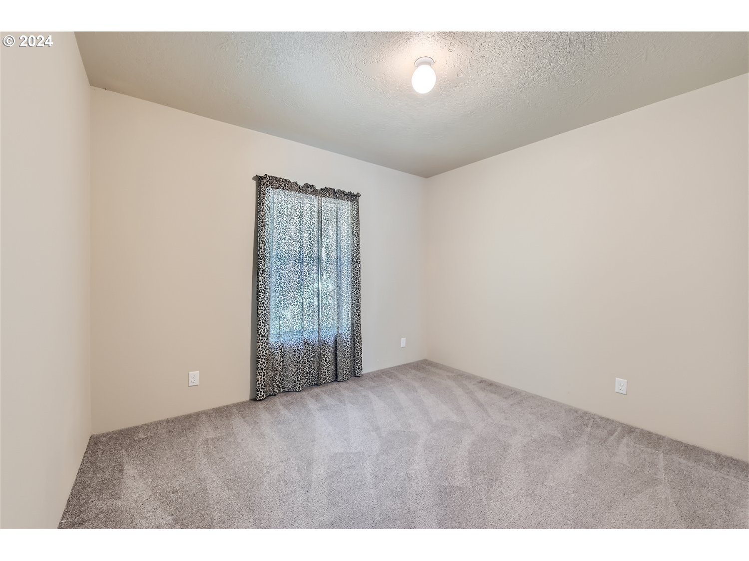 42290 Southeast Shipley Road Sandy, OR 97055 - Photo 14 of 17 a view of an empty room with a window