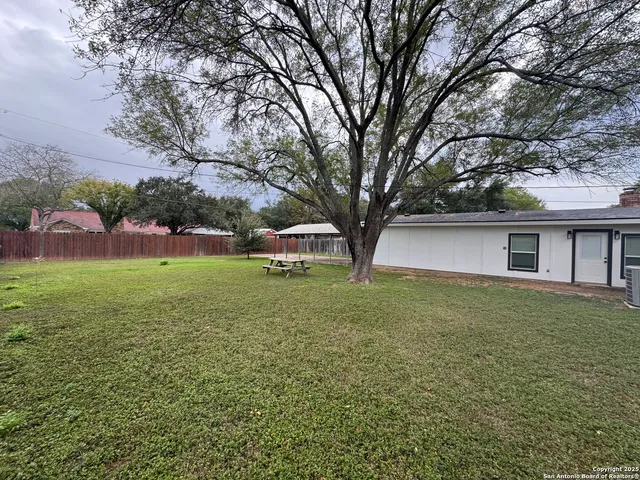 $349,500 | 121 Larkspur Drive, Uvalde, TX 78801