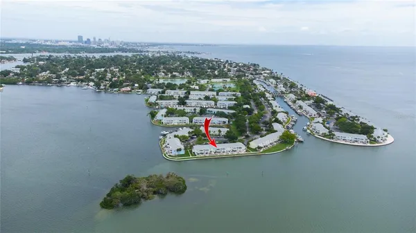 $340,000 | 5282 Beach Drive Southeast, Unit D, St. Petersburg, FL 33705