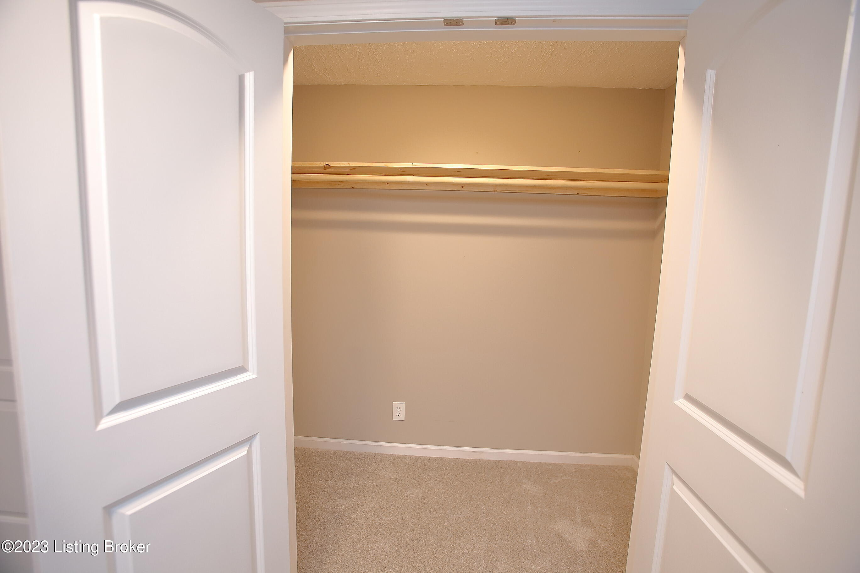 16 Welby Road Louisville, KY 40258 - Photo 30 of 44 Primary Bedroom