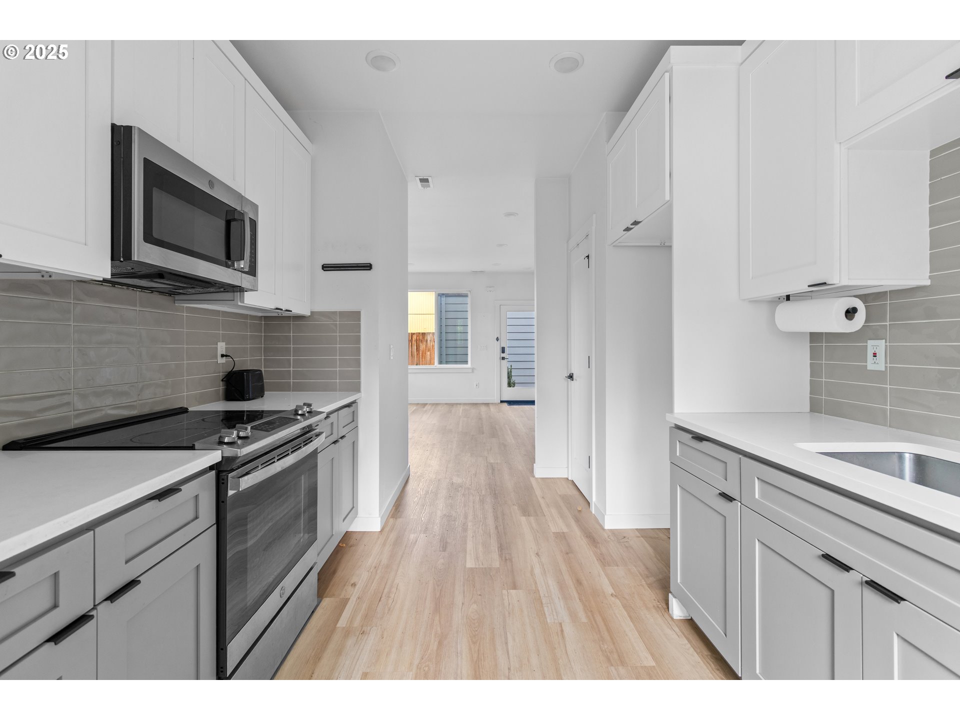 4851 Northeast Cully Boulevard, Unit 6 Portland, OR 97218 - Photo 12 of 25 Kitchen