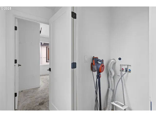 $310,000 | 4851 Northeast Cully Boulevard, Unit 6, Portland, OR 97218