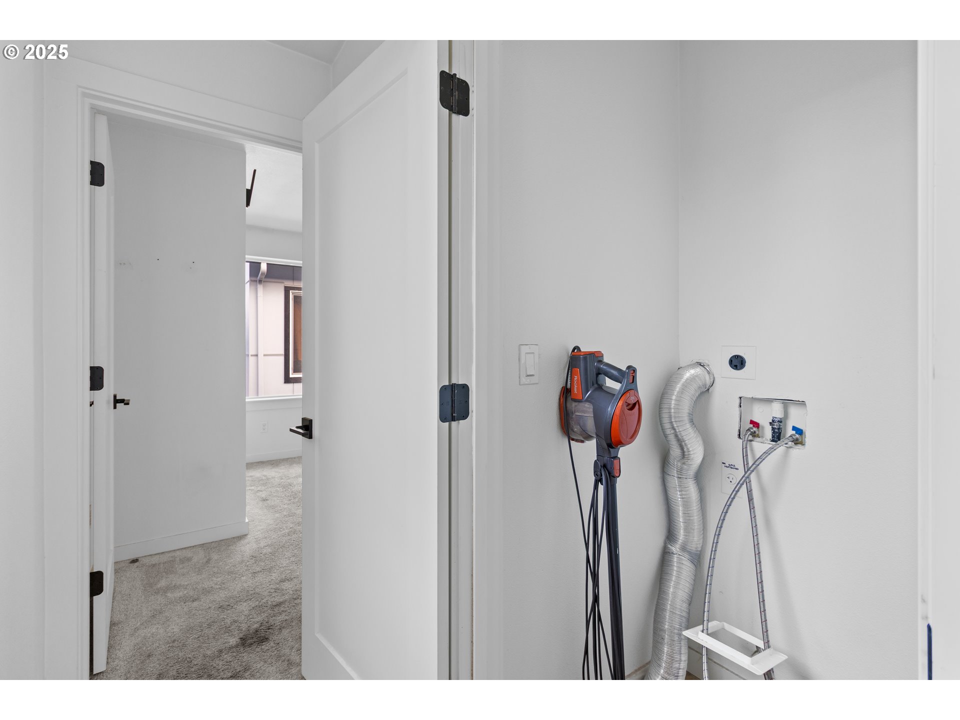 4851 Northeast Cully Boulevard, Unit 6 Portland, OR 97218 - Photo 19 of 25 Hallway