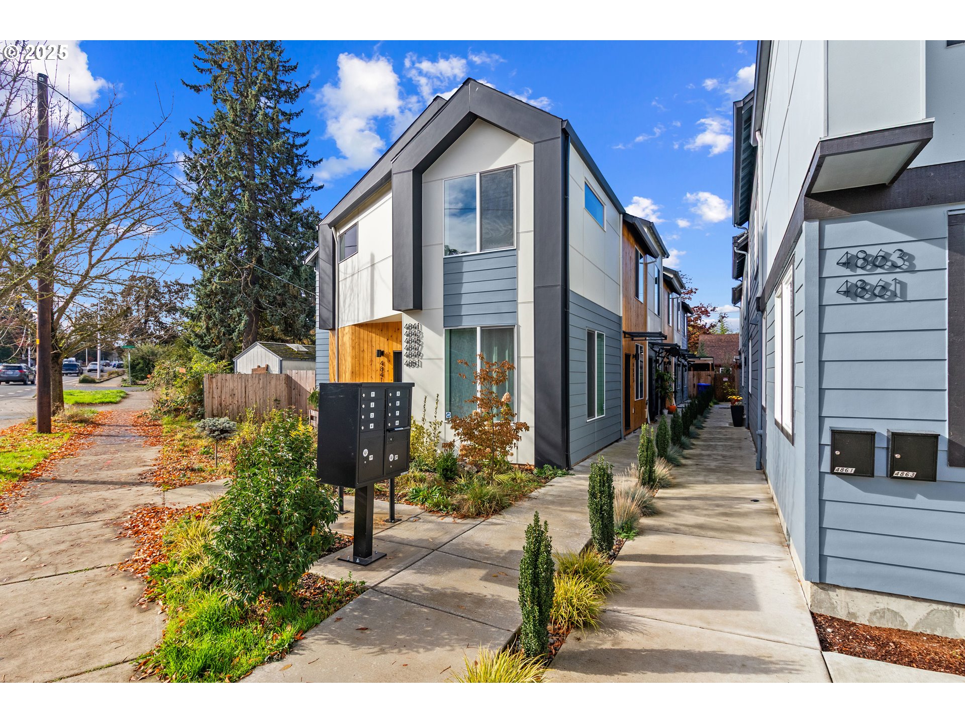 4851 Northeast Cully Boulevard, Unit 6 Portland, OR 97218 - Photo 2 of 25 Exterior