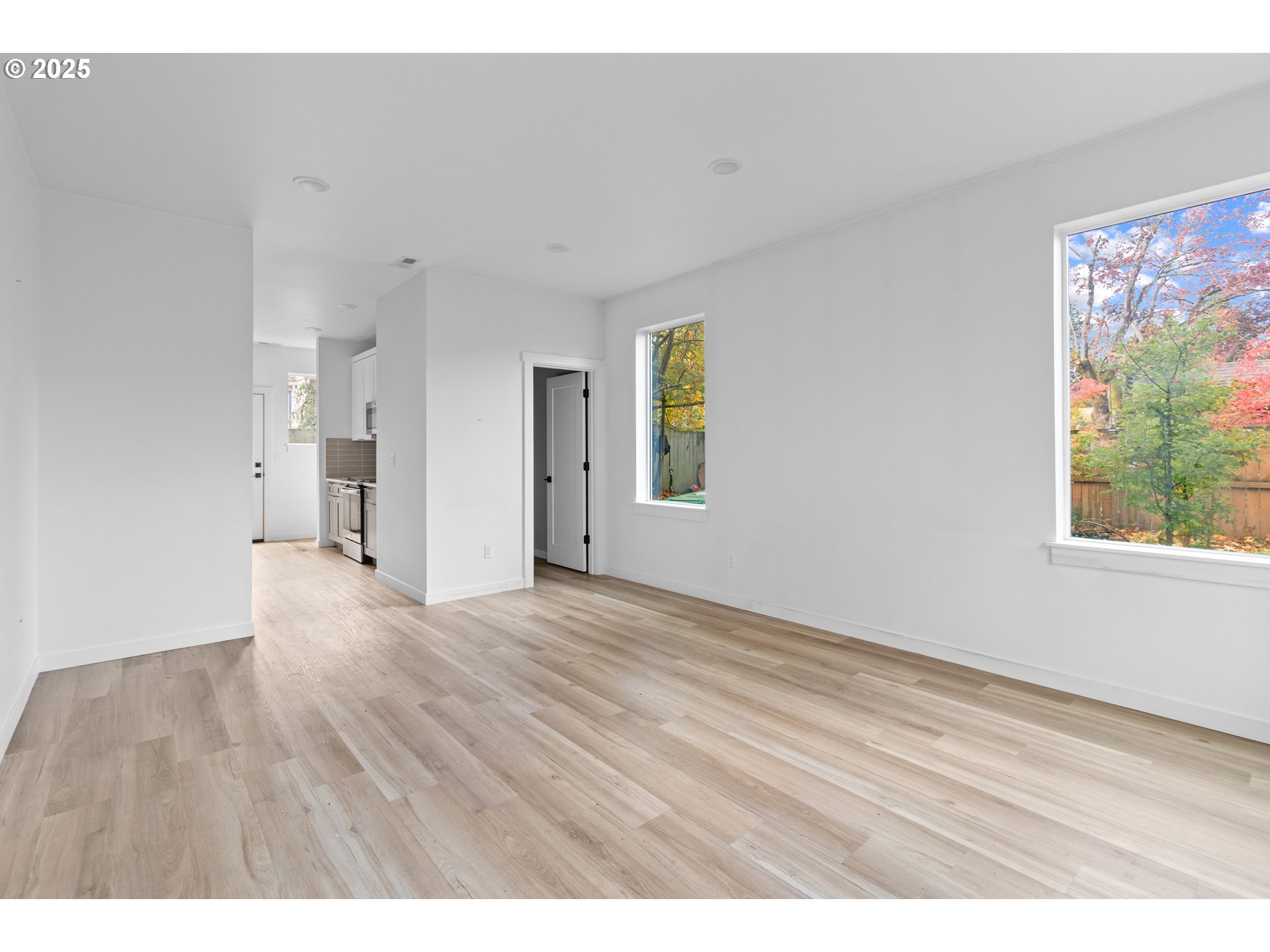 4851 Northeast Cully Boulevard, Unit 6 Portland, OR 97218 - Photo 5 of 25 Living Room