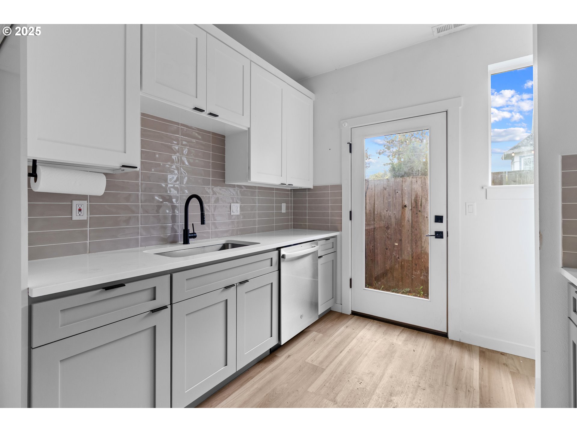 4851 Northeast Cully Boulevard, Unit 6 Portland, OR 97218 - Photo 10 of 25 Kitchen