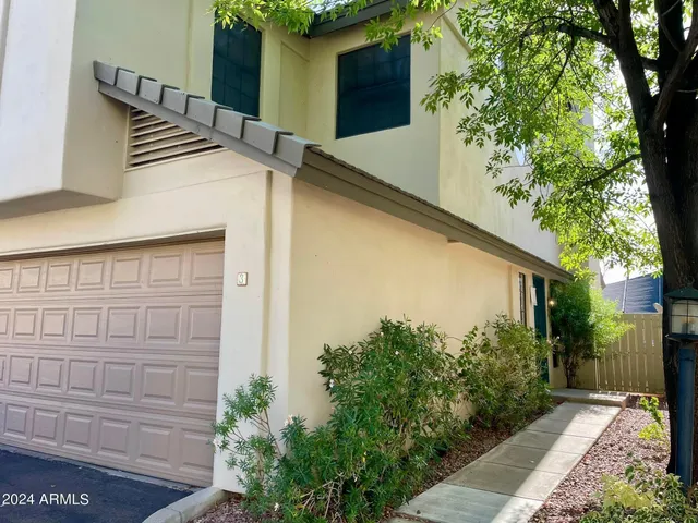 $2,299 | 1124 East Rose Lane, Unit 3, Phoenix, AZ 85014