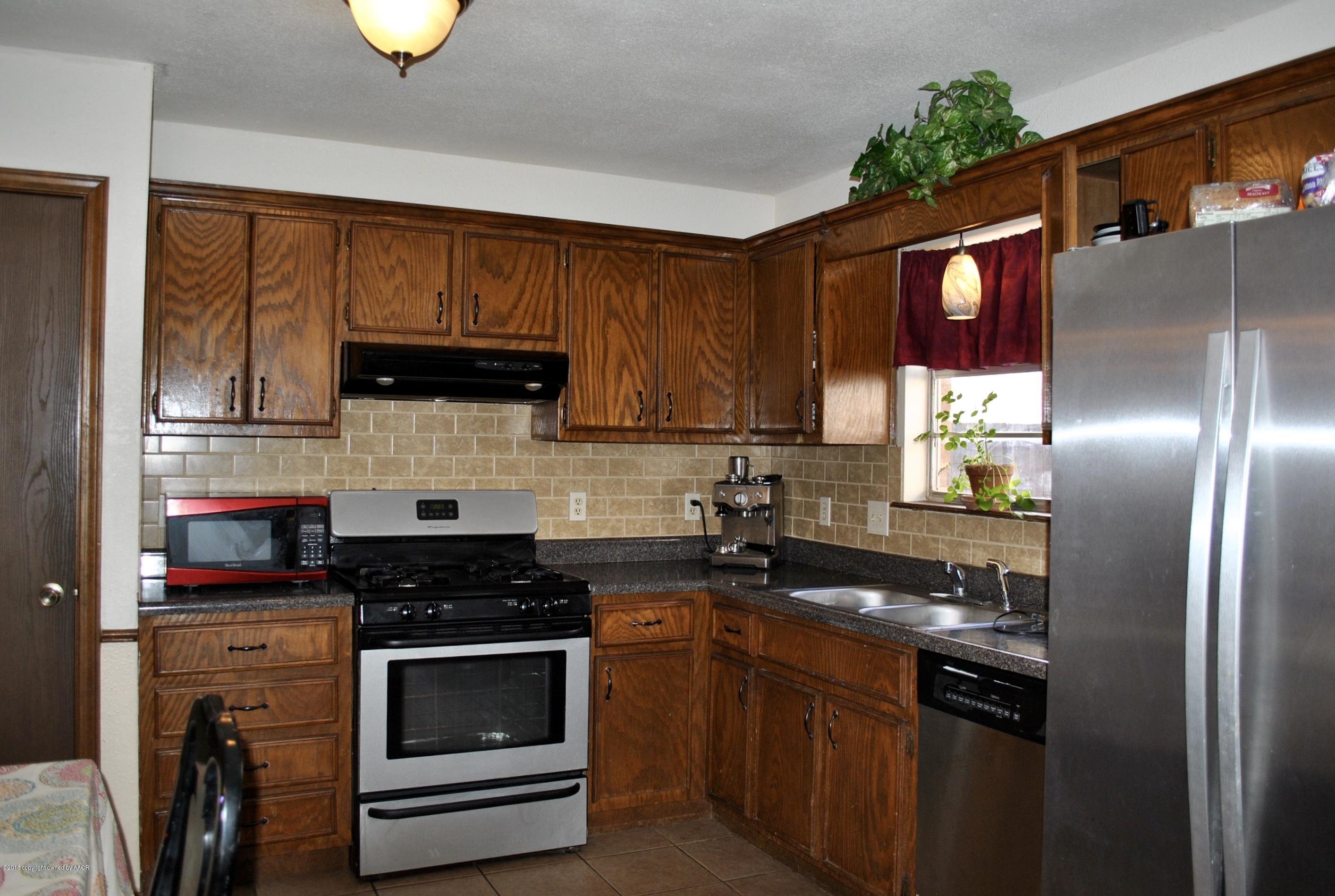 5221 Royce Drive Amarillo, TX 79110 - Photo 8 of 25 Kitchen
