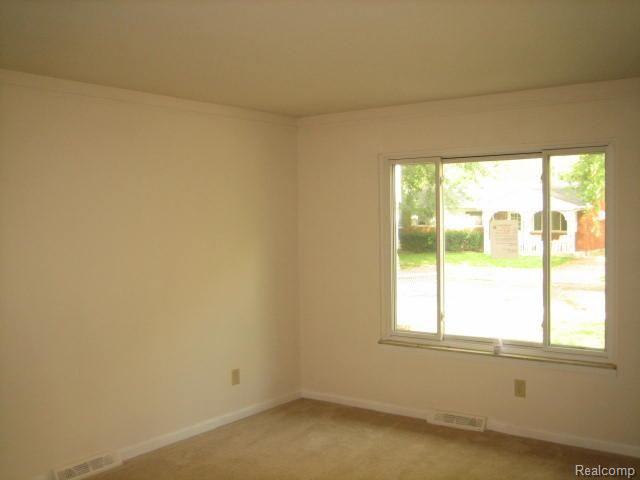 296 Fairgrove Street Romeo, MI 48065 - Photo 3 of 7 296 fairgrove 044.jpg