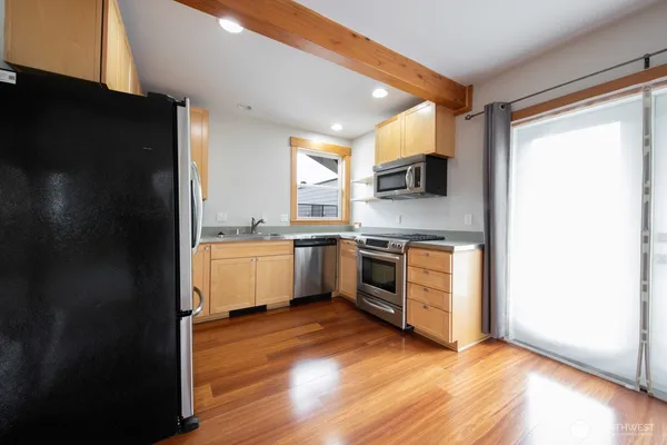 $2,495 | 703 18th Avenue South, Seattle, WA 98144