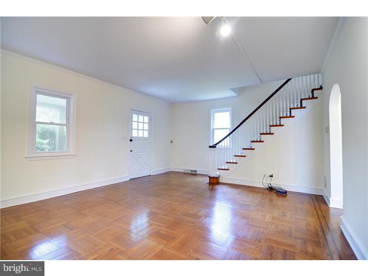 916 South Providence Road Wallingford, PA 19086 - Photo 7 of 18 Living Room