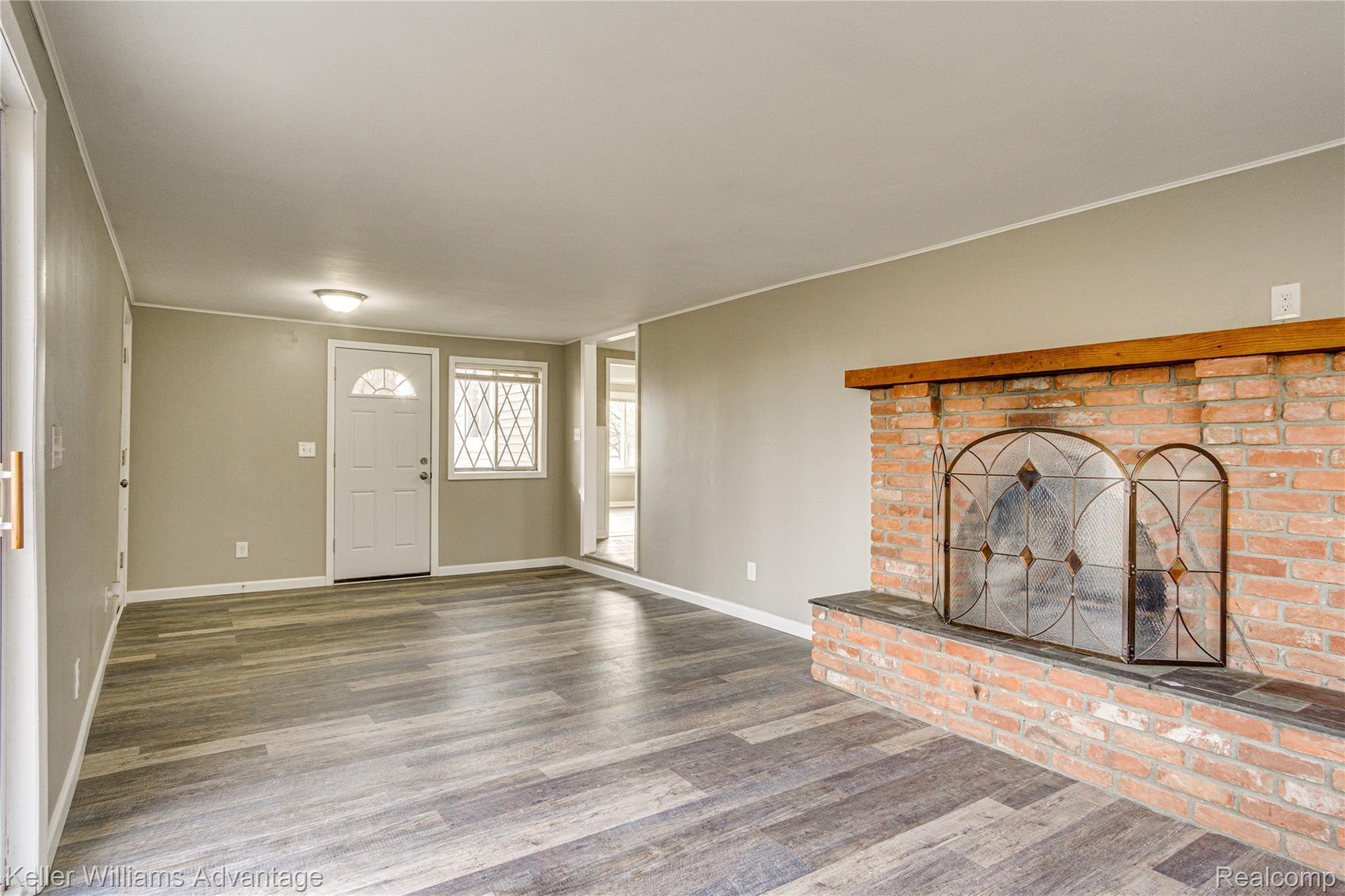6635 Walters Road Clarkston, MI 48346 - Photo 28 of 36 Bonus room 4.jpg
