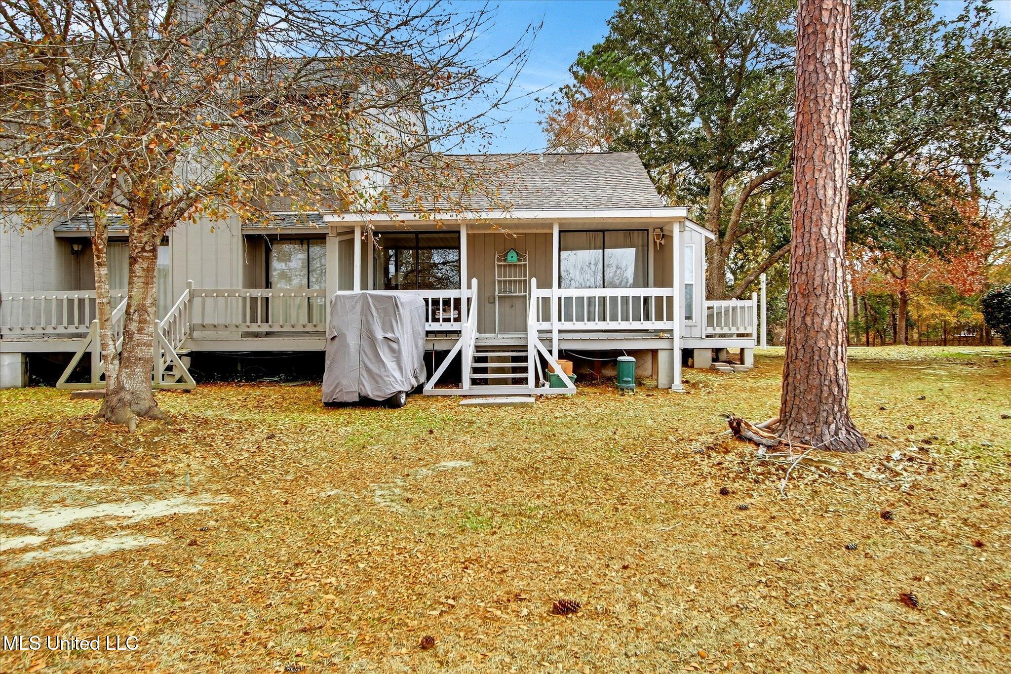223 Highpoint Drive Diamondhead, MS 39525 - Photo 15 of 27 27-028