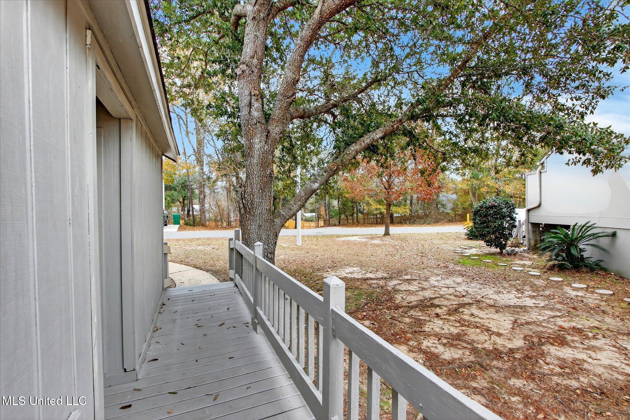 223 Highpoint Drive Diamondhead, MS 39525 - Photo 19 of 27 35-036