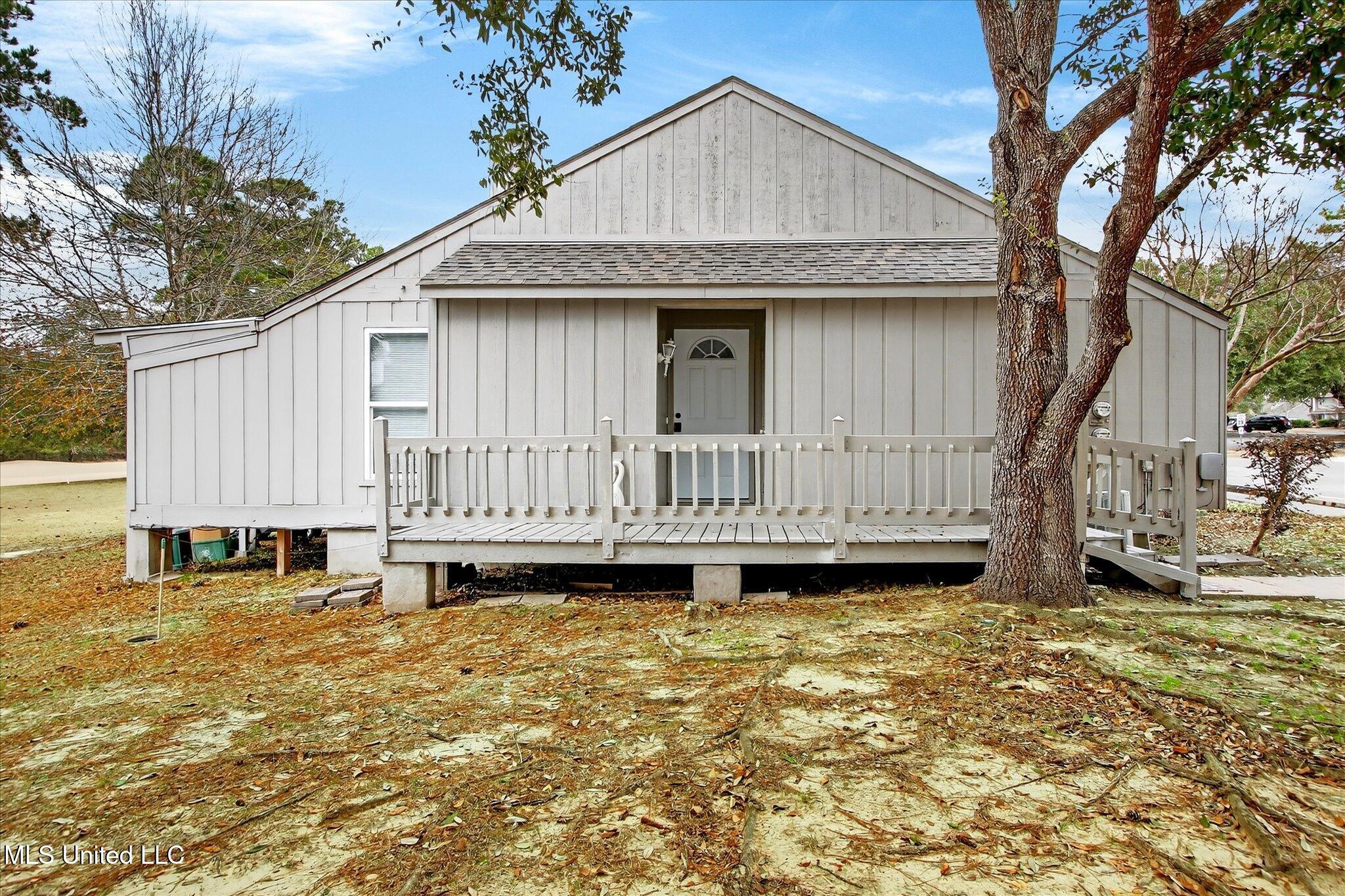 223 Highpoint Drive Diamondhead, MS 39525 - Photo 3 of 27 08-008