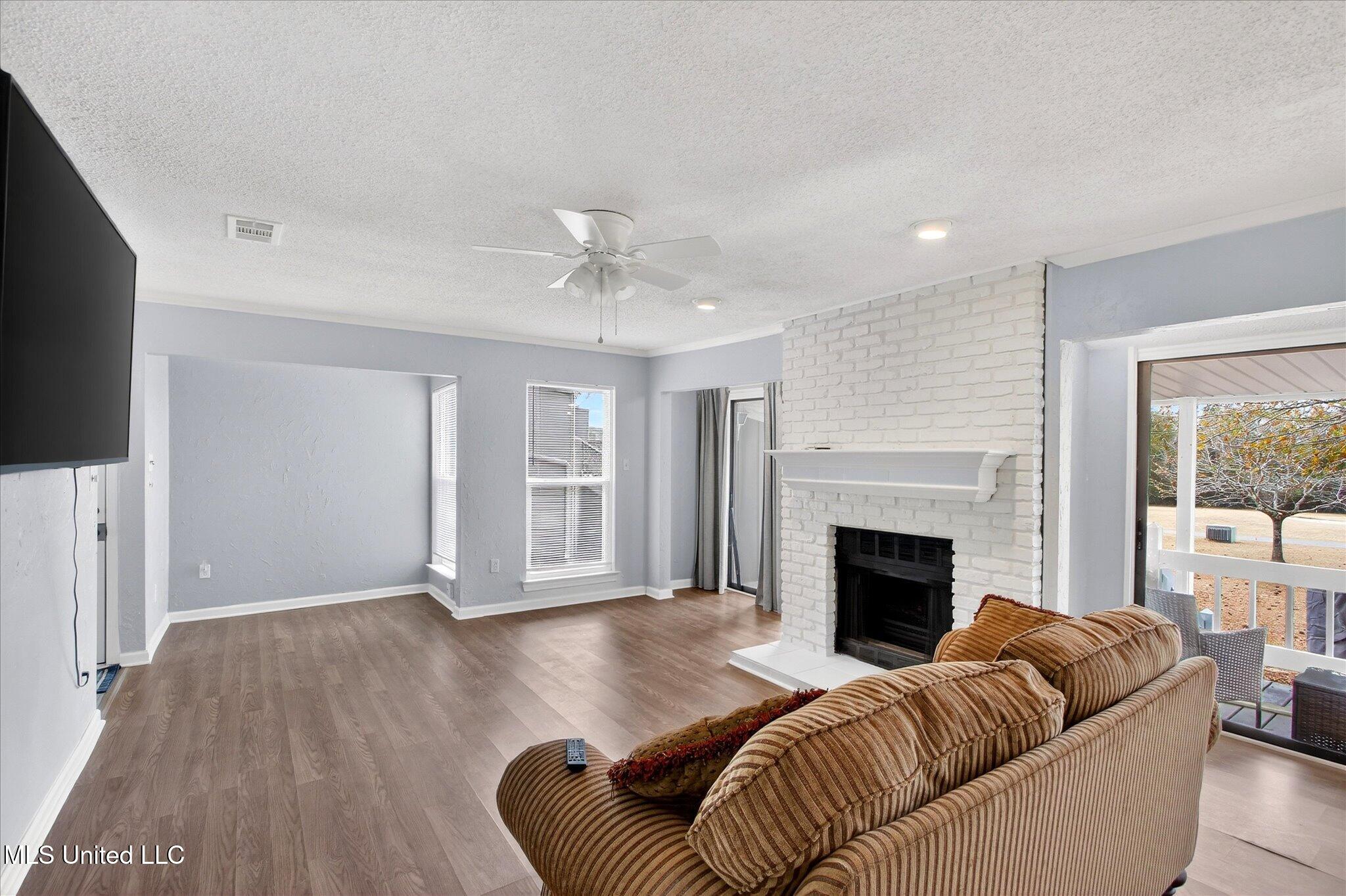 223 Highpoint Drive Diamondhead, MS 39525 - Photo 4 of 25 12-012