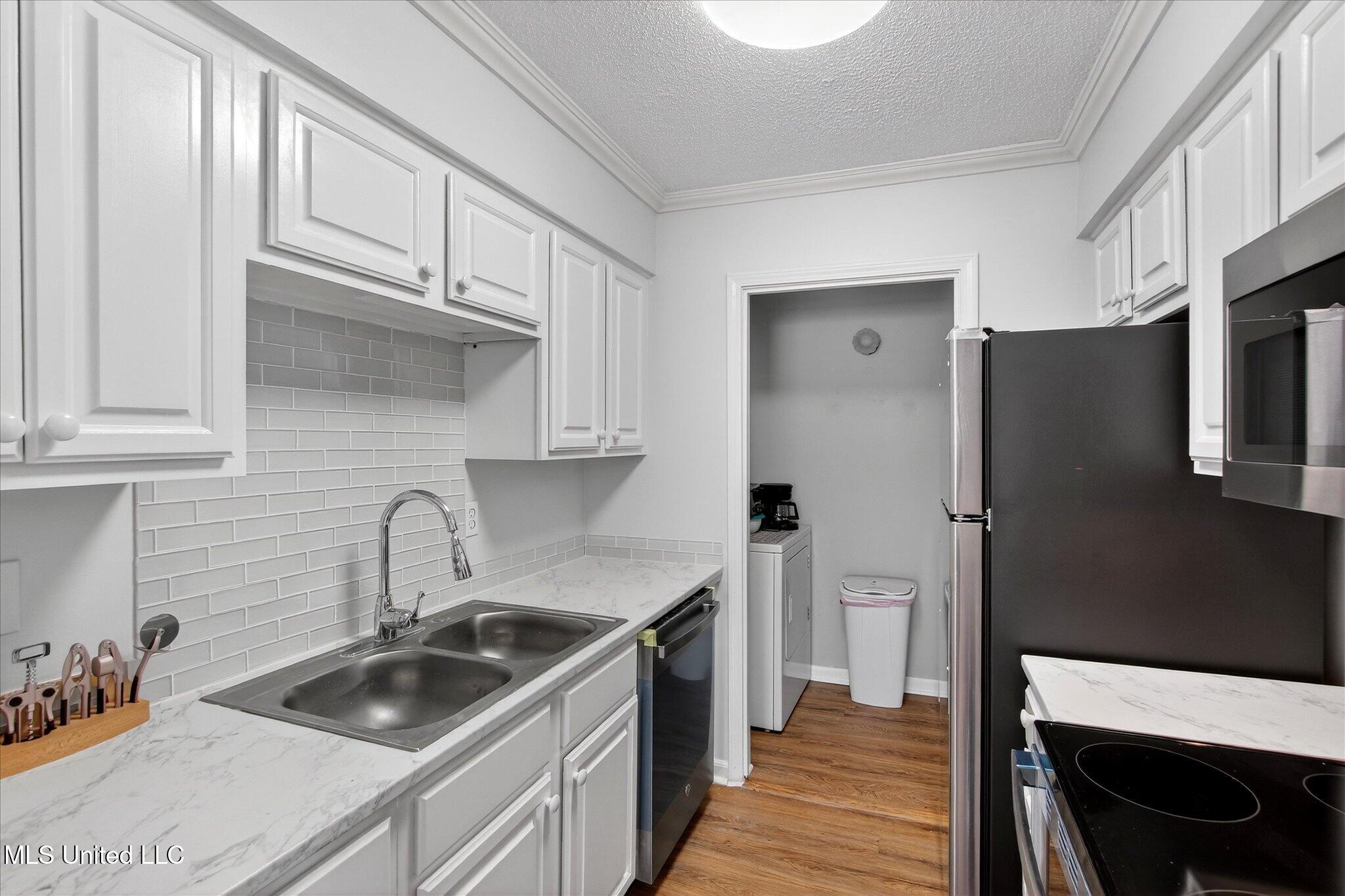 223 Highpoint Drive Diamondhead, MS 39525 - Photo 5 of 25 17-018