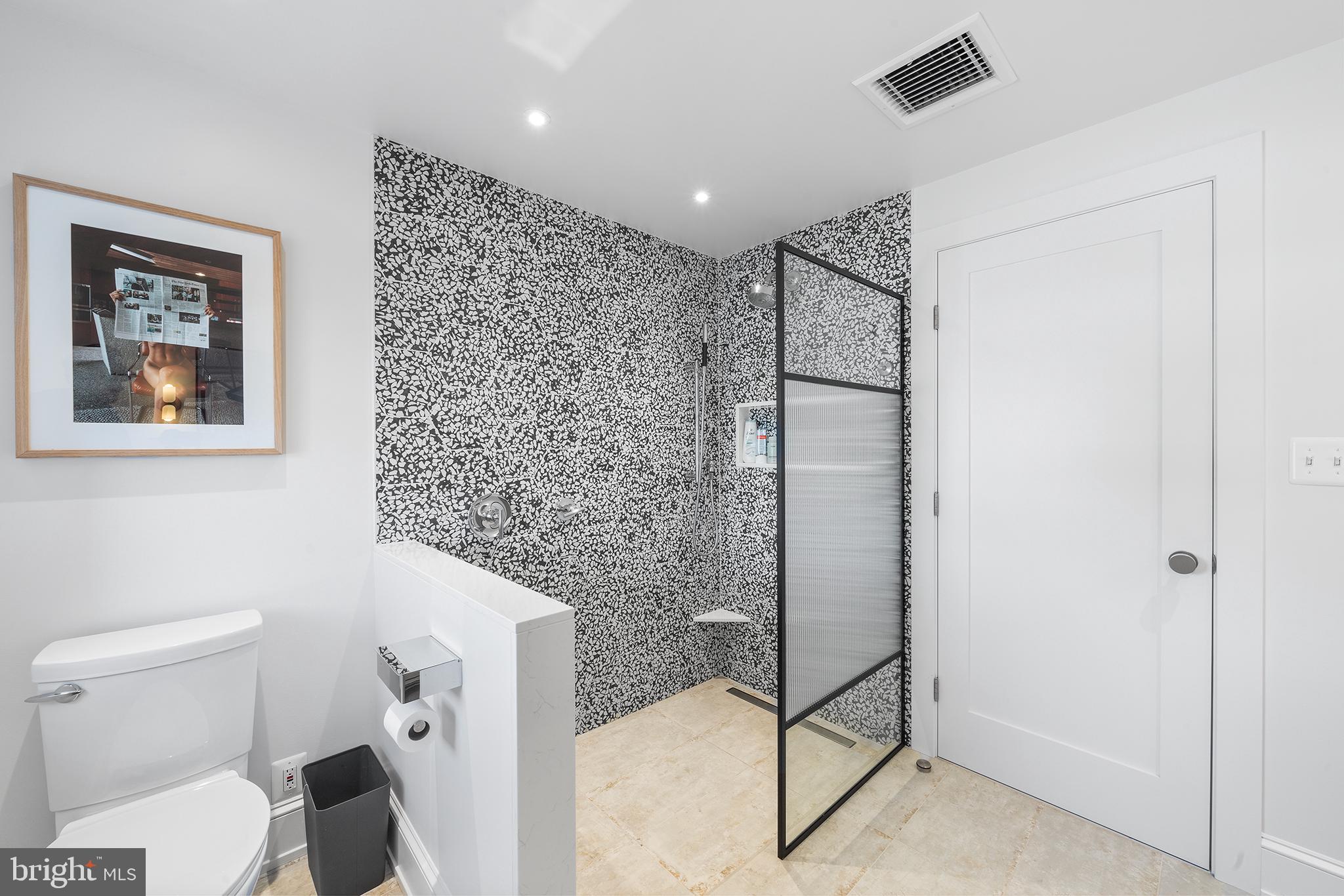 1509 Reed Street Philadelphia, PA 19146 - Photo 28 of 34 3rd Flr owners suite bath