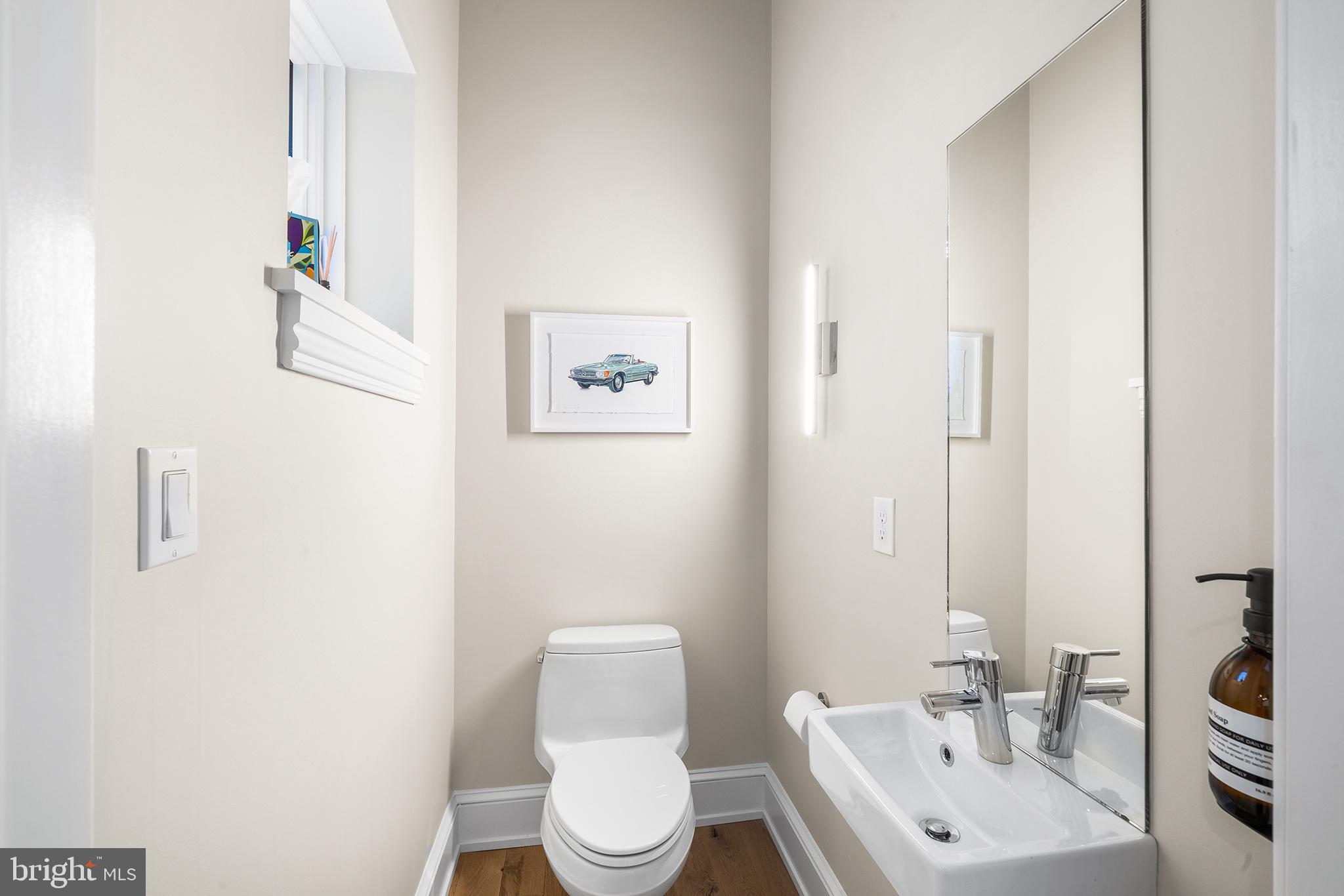 1509 Reed Street Philadelphia, PA 19146 - Photo 10 of 34 1st Flr Half Bath