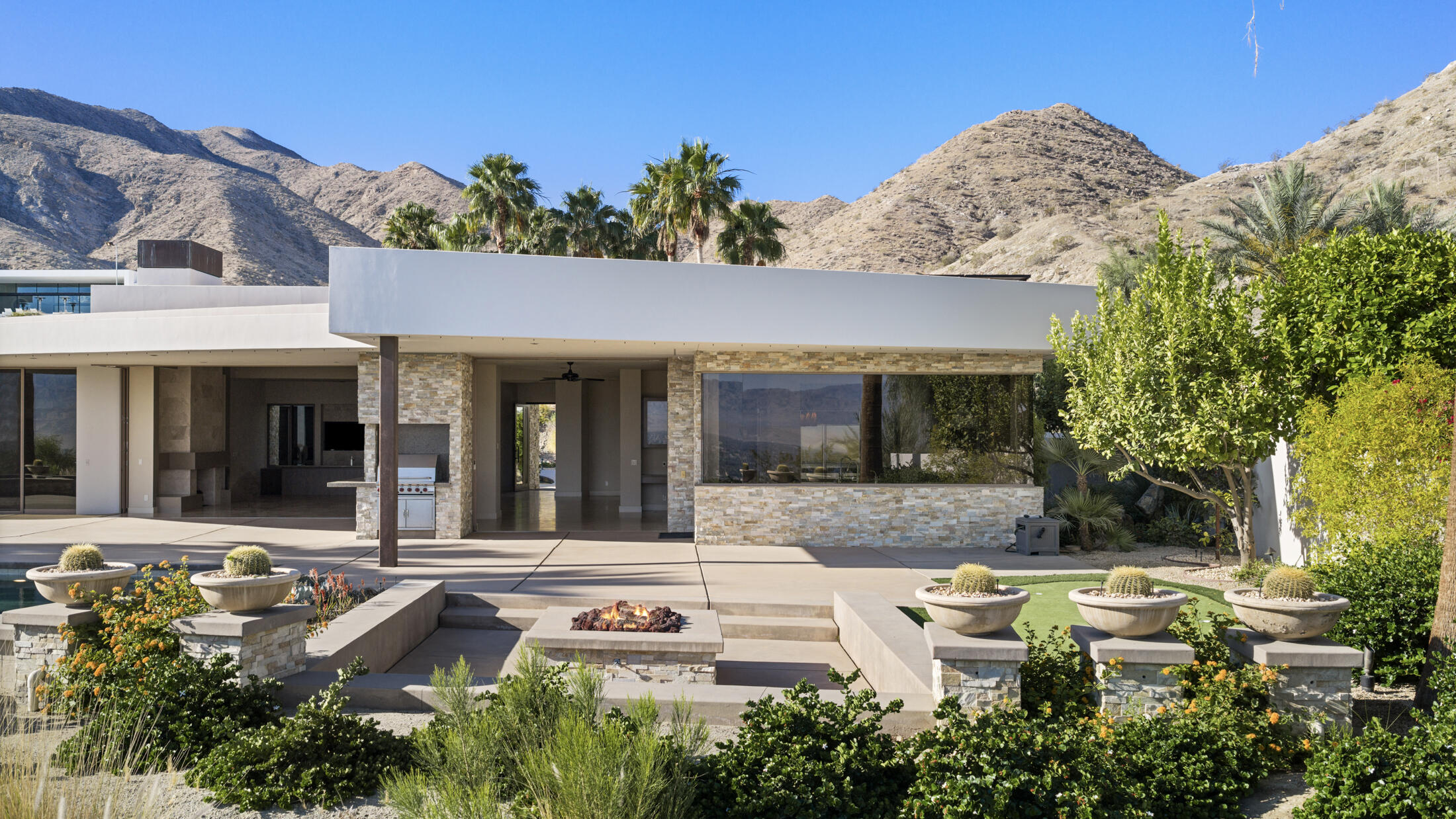 30 Hillcrest Drive Rancho Mirage, CA 92270 - Photo 11 of 79 front view of a house with a yard